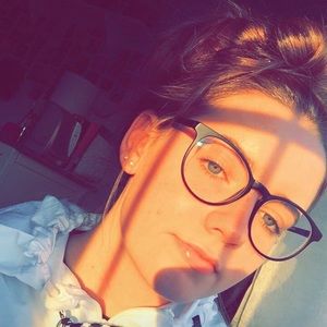 Meet your Posher, Caitlyn